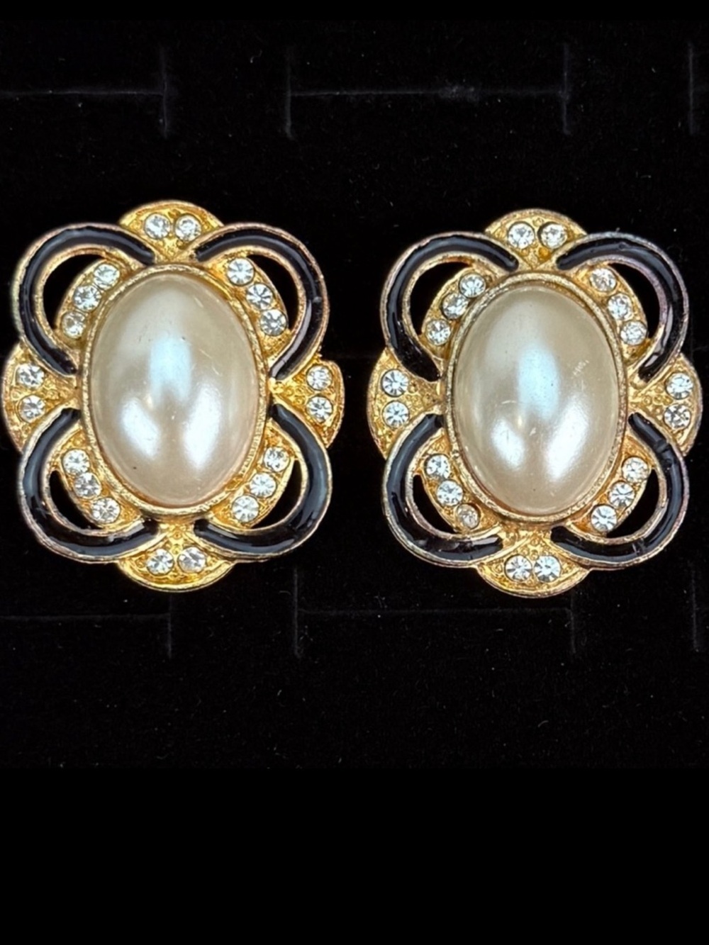 Vintage pierced goldtone, faux, pearl costume 1980s pierced earrings